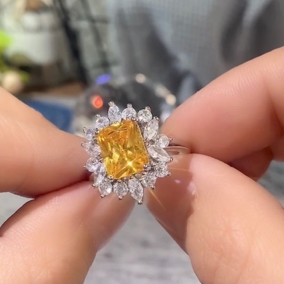 Beautiful Citrine Ring - Picture 4 of 9